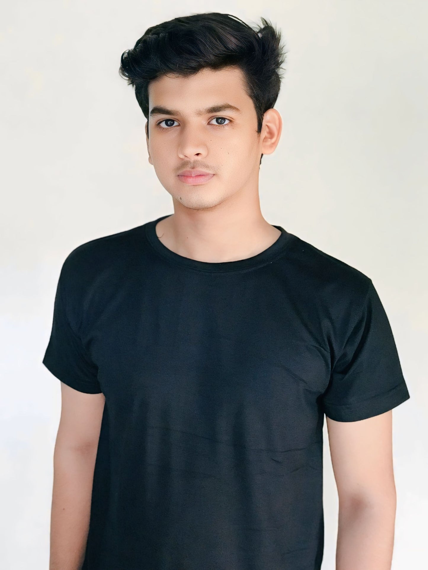 Classic Black T-Shirt for Everyday Comfort