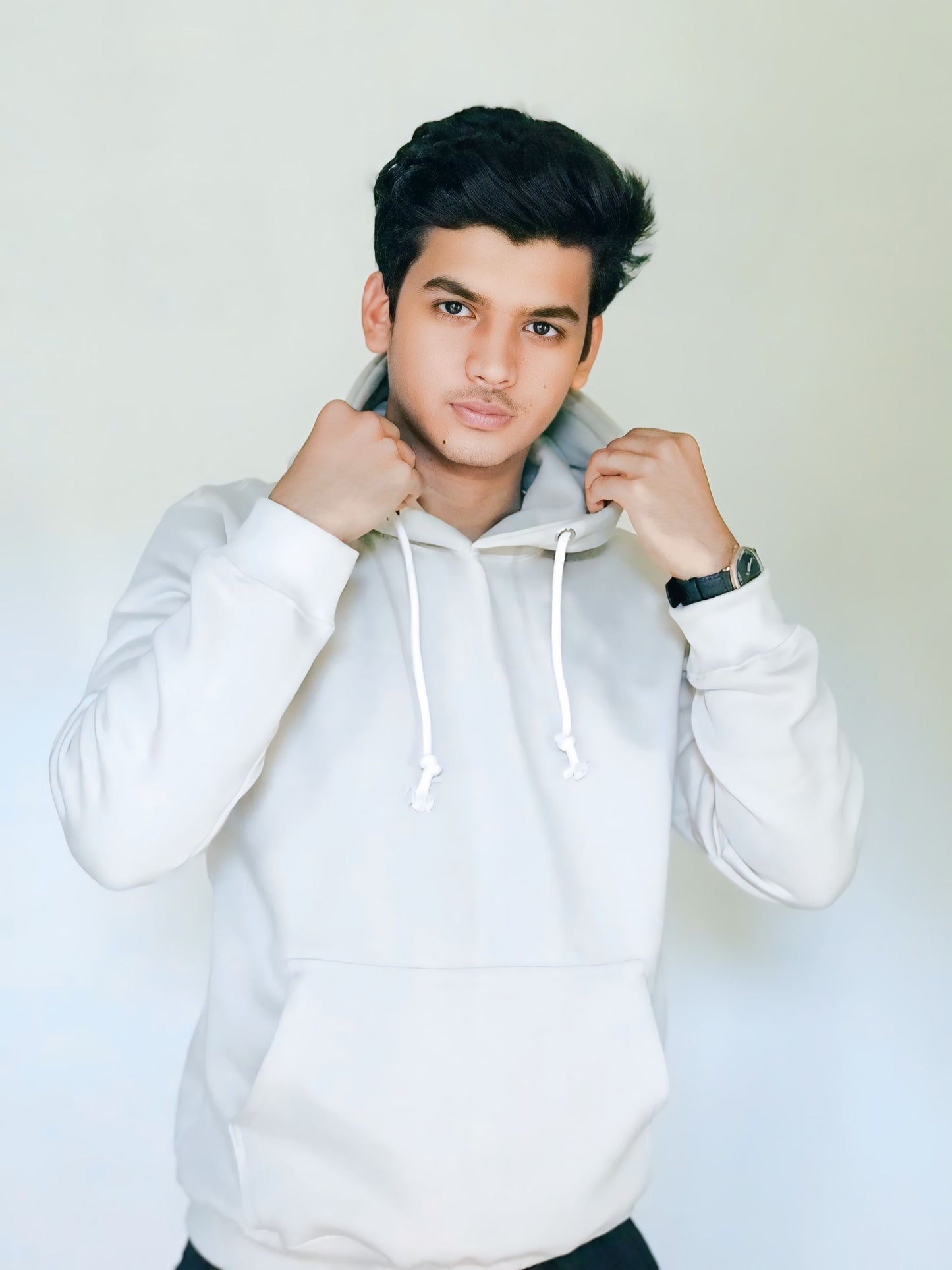 Cozy Classic White Hoodie for Any Season